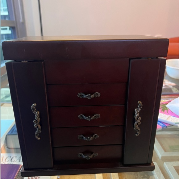 Genuine cherry wood gown jewelry box - Picture 7 of 7